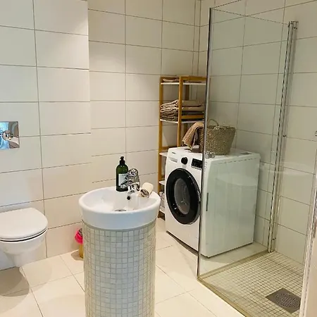 Διαμέρισμα Nydelig Selveierleilighet Med Gratis Parkering *